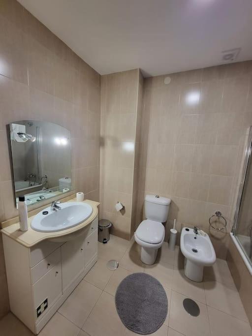 Roomy & Patio - 2 Bedroom Flat Порто Екстериор снимка